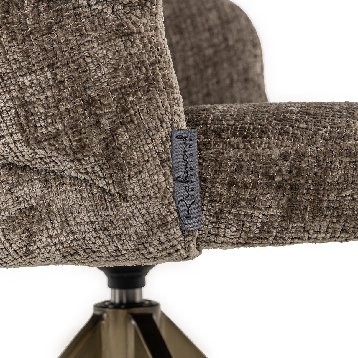 Draaistoel Zendaya stone chenille (Niagara 104 Stone Chenille) van Richmond Interiors – Luxe comfort op maat van PureWonen. Vraag naar de beste prijs.
