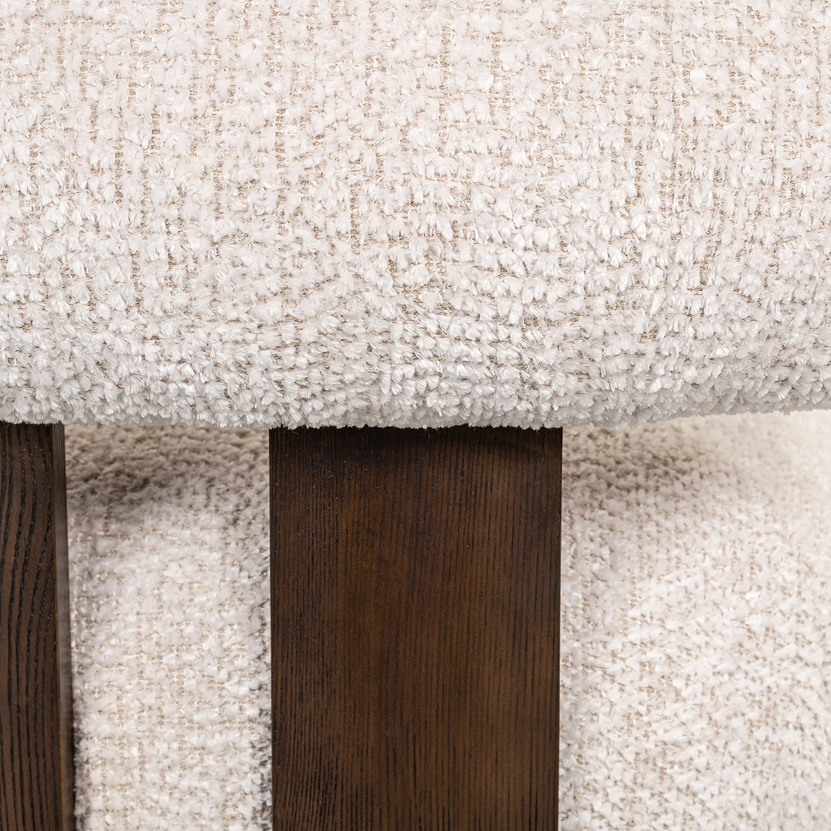Fauteuil Arabella lovely cream (Be Lovely 11 Cream) van Richmond Interiors – Luxe comfort op maat van PureWonen. Vraag naar de beste prijs.