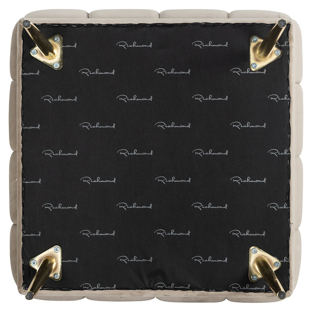 Poef Huxley khaki velvet (Quartz Khaki 903) van Richmond Interiors – Luxe comfort op maat van PureWonen. Vraag naar de beste prijs.