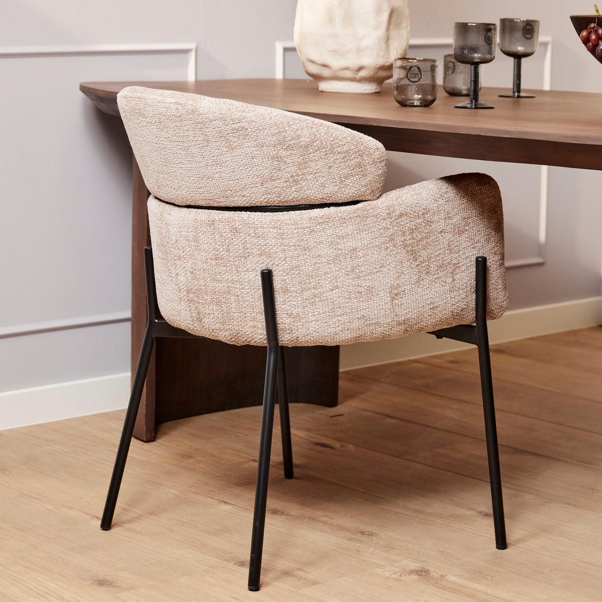 Eetkamerstoel Otis | Beige van PureWonen – Luxe comfort op maat van PureWonen. Vraag naar de beste prijs.