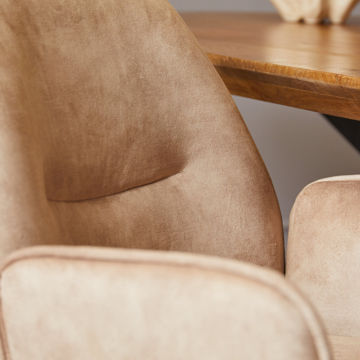 Eetkamerstoel Nova | Beige (set of 2) van PureWonen – Luxe comfort op maat van PureWonen. Vraag naar de beste prijs.