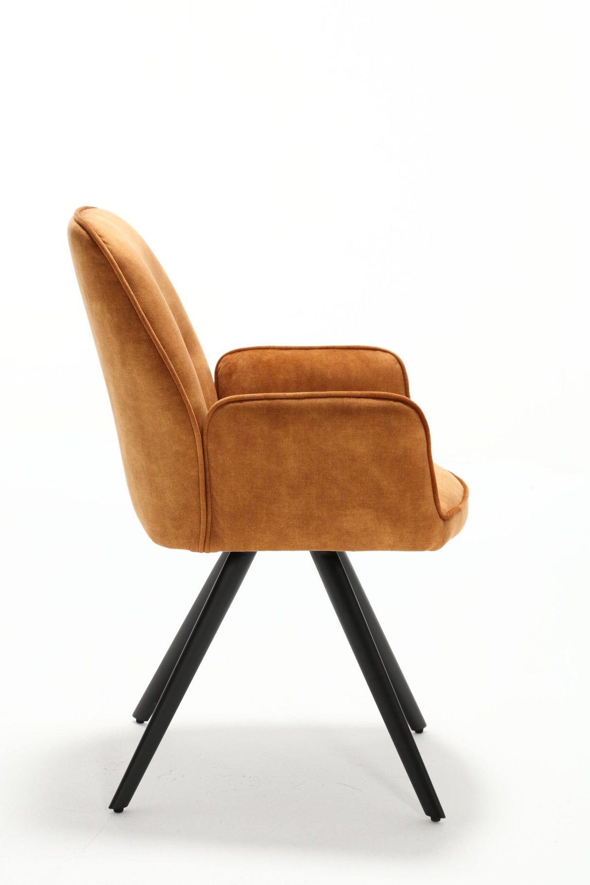 Eetkamerstoel Nova | Gold (set of 2) van PureWonen – Luxe comfort op maat van PureWonen. Vraag naar de beste prijs.