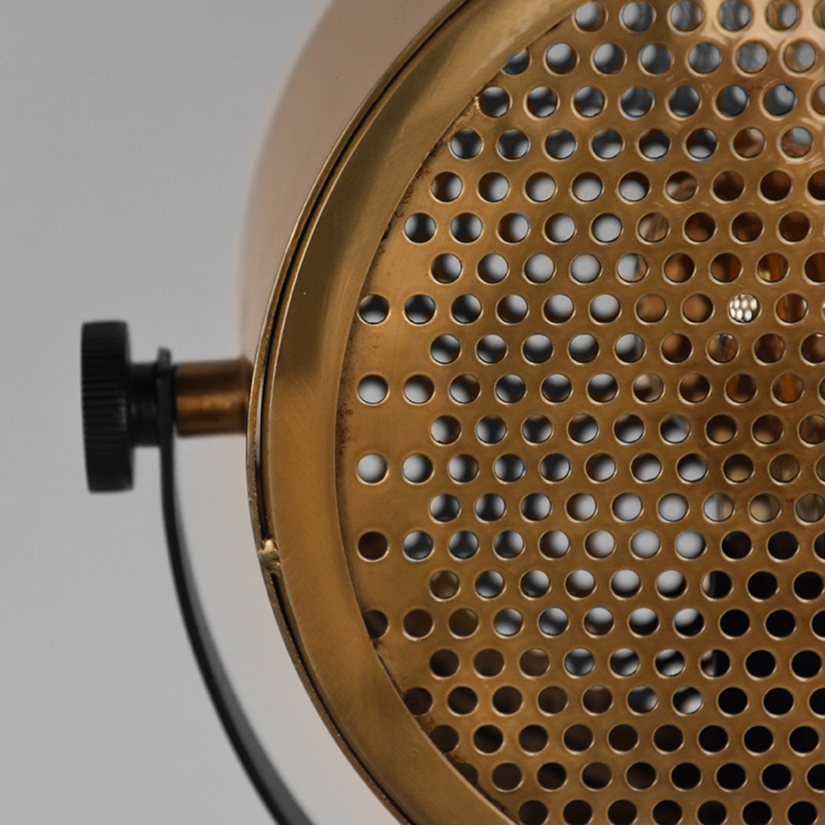 LABEL51 Tafellamp Muse - Antiek goud - Metaal van LABEL51 – Luxe comfort op maat van PureWonen. Vraag naar de beste prijs.