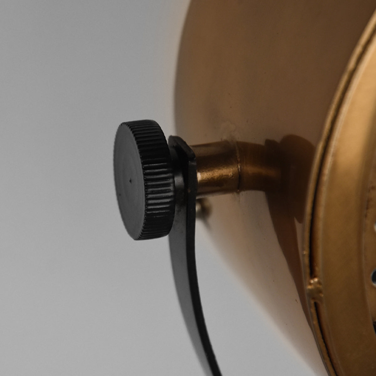 LABEL51 Tafellamp Muse - Antiek goud - Metaal van LABEL51 – Luxe comfort op maat van PureWonen. Vraag naar de beste prijs.