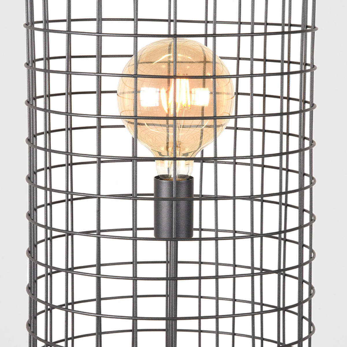 LABEL51 Vloerlamp Solido - Zwart - Metaal van LABEL51 – Luxe comfort op maat van PureWonen. Vraag naar de beste prijs.