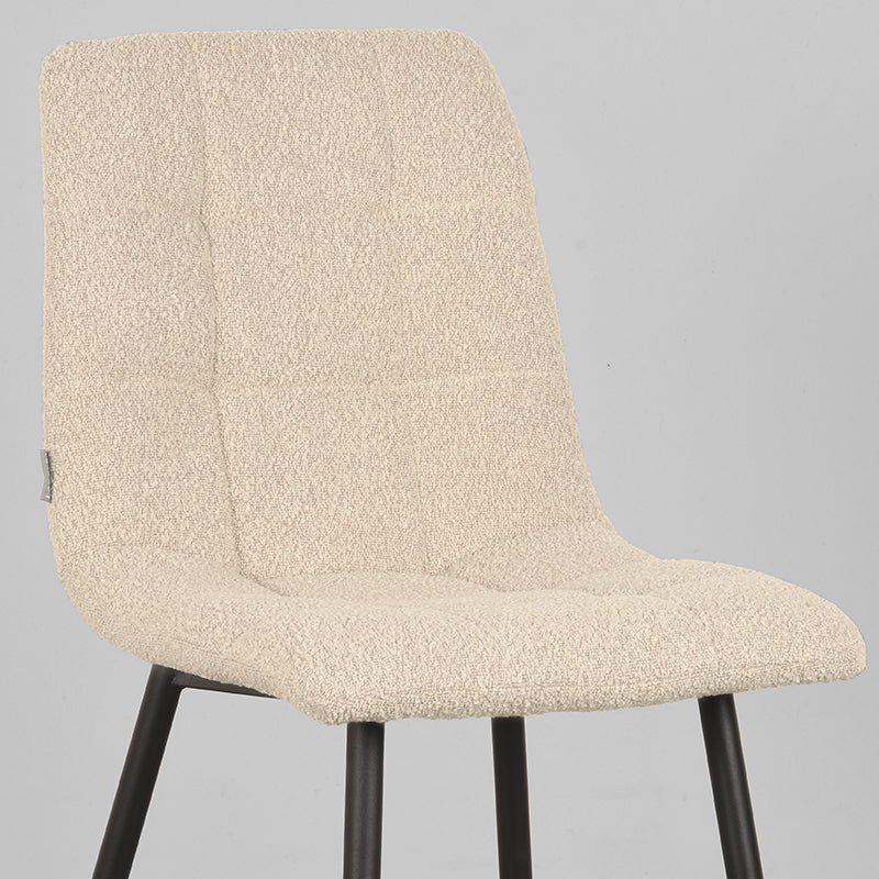 LABEL51 Eetkamerstoel Juul - Zand - Boucle van LABEL51 – Luxe comfort op maat van PureWonen. Vraag naar de beste prijs.
