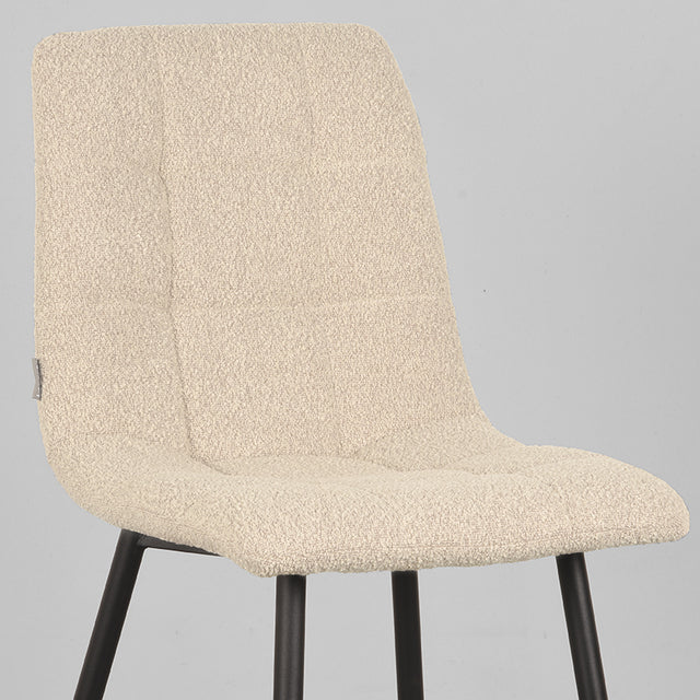 LABEL51 Eetkamerstoel Juul - Zand - Boucle van LABEL51 – Luxe comfort op maat van PureWonen. Vraag naar de beste prijs.