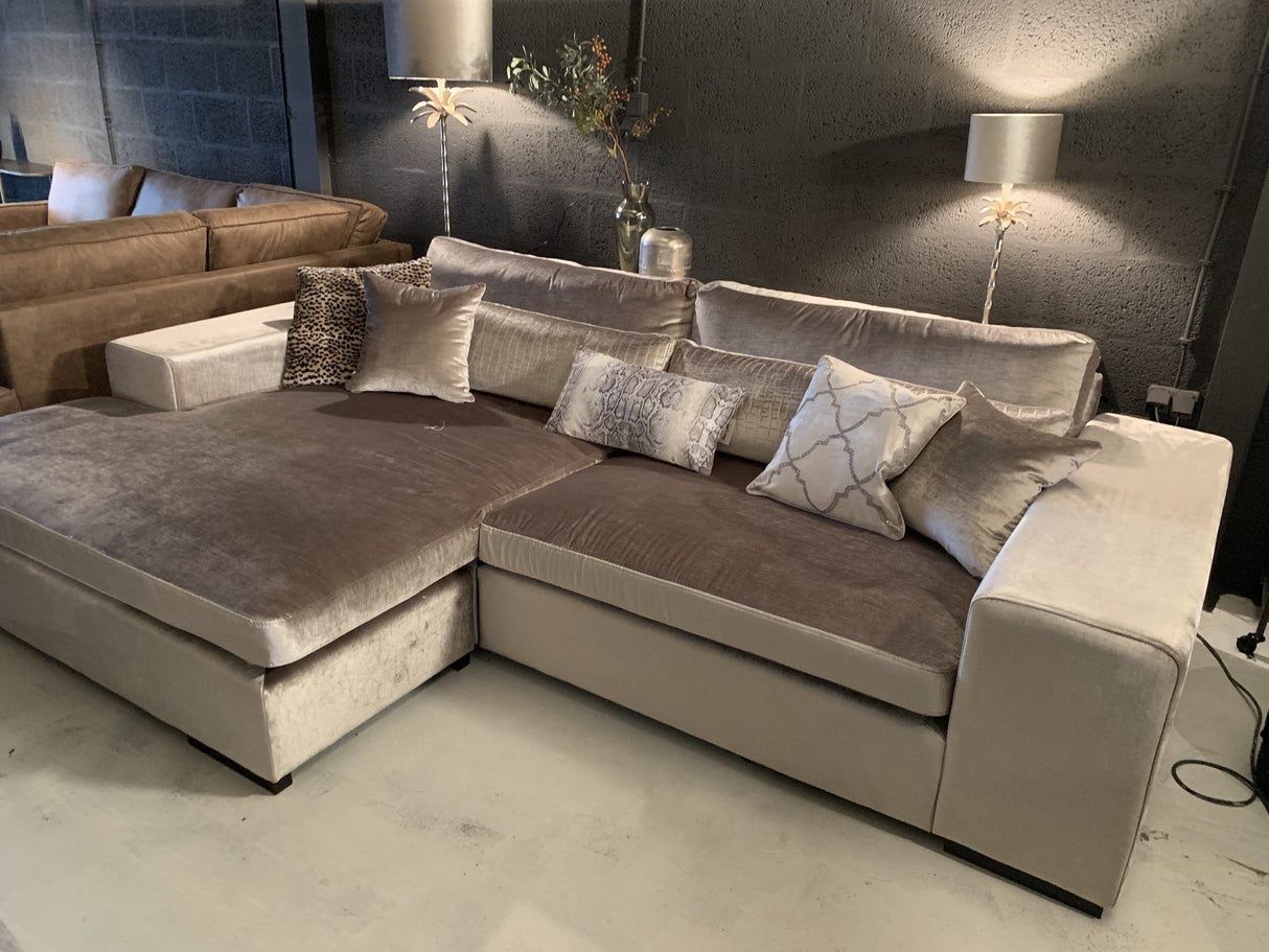 Hulk lounge stof Kemer van PureWonen – Luxe comfort op maat van PureWonen. Vraag naar de beste prijs.